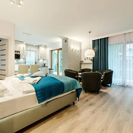 Sarnia Residence, Sun & Snow *