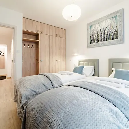 Sarnia Residence, Sun & Snow *